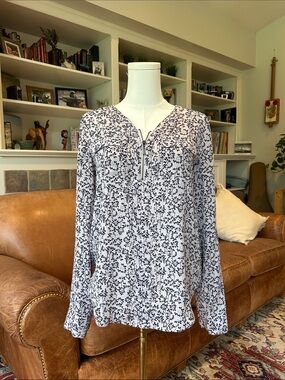 🌸3 FOR $20🌸 
 Maurices Floral Zip Henley Blouse - Beige & Blacki